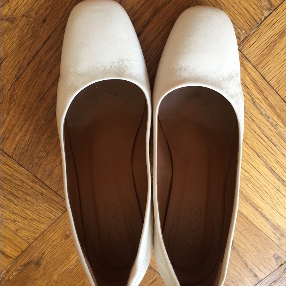 Barely worn cos heel